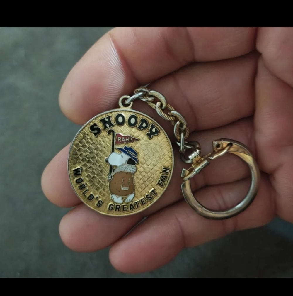 Vintage Rare 1970s Snoopy World's Greatest Fan Gold Tone Keychain/Keyring